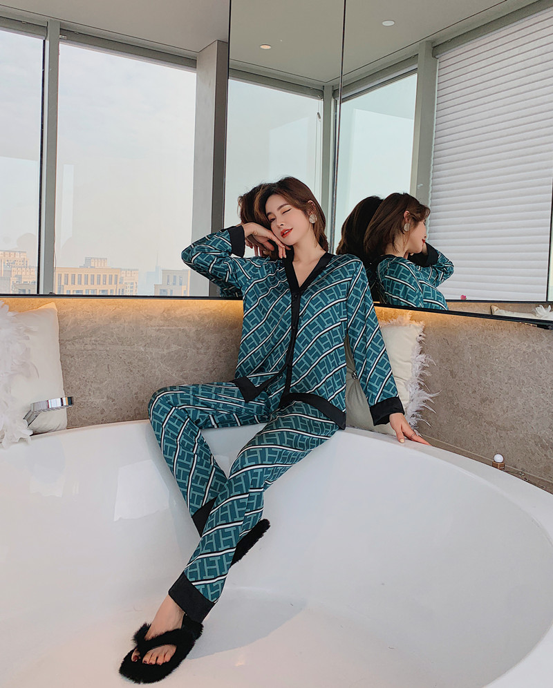 Women's Pajamas Set V Neck Design Luxury Cross Letter Print Sleepwear Silk Like Home Clothes XXXXL Large Size Nightwear